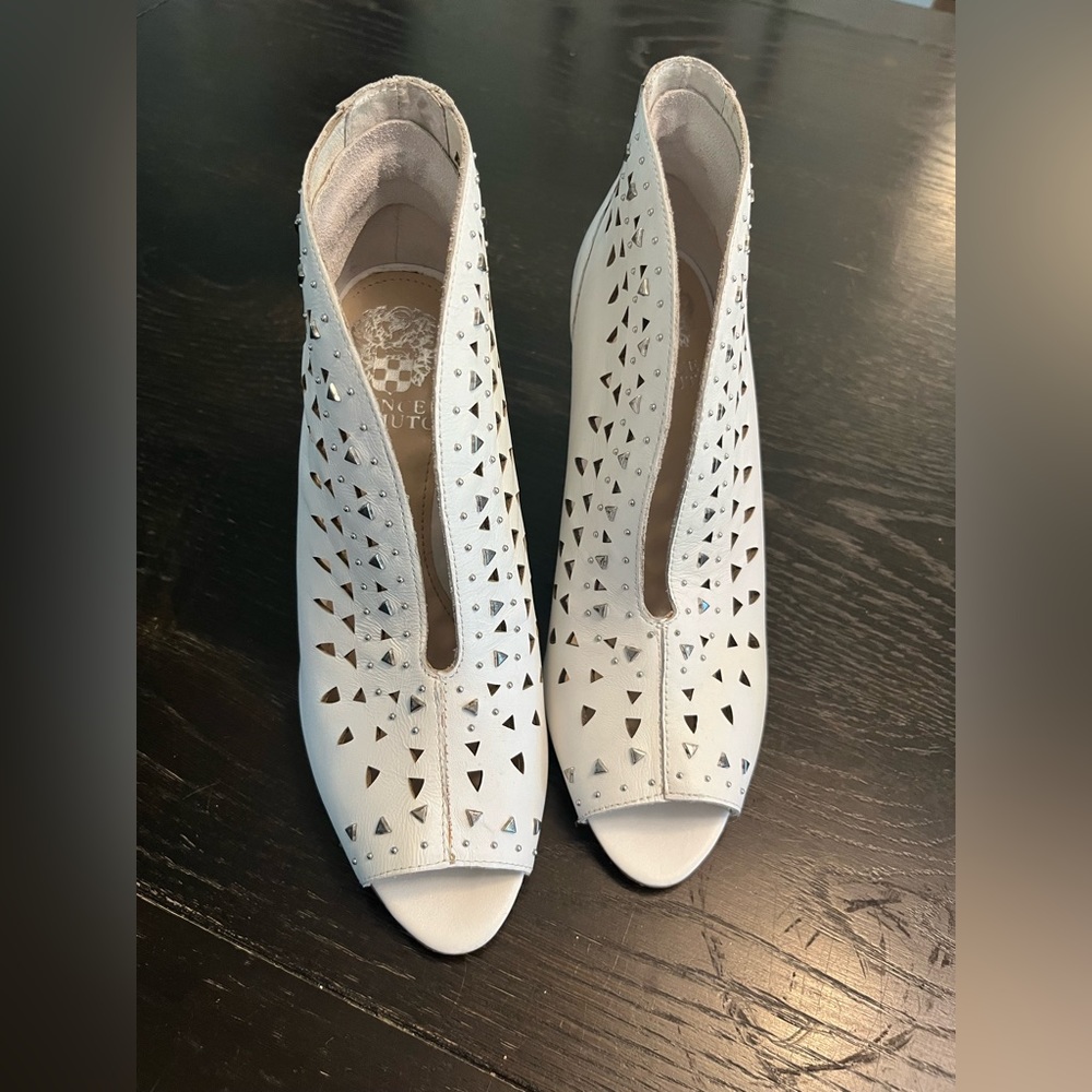 Vince Camuto Ralla White booties / heels